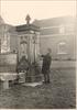 Gors-Opleeuw: pomp die voor 1902 te Tongeren stond in de Kloosterstraat