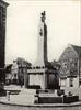 Monument gesneuvelden en zicht naar het Stadhuisplein