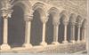 Kapittelklooster bij basiliek: zuilengalerij uit Romaanse kloostergang